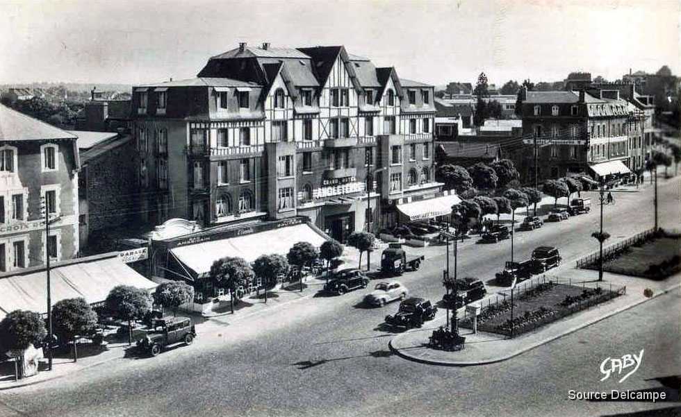 22 Saint Brieuc Place Duguesclin I.jpg